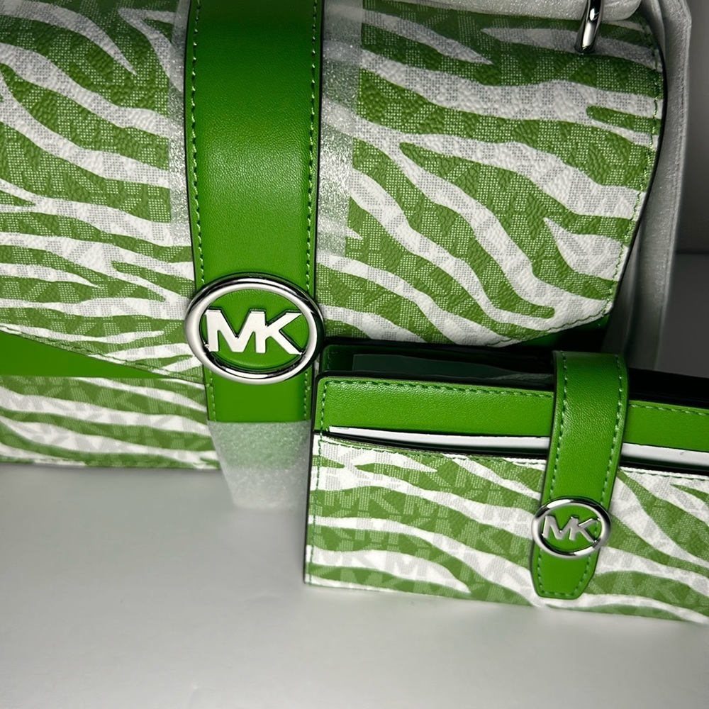 Michael Kors Greenwich Small Green Zebra Animal Print Crossbody Bag & Wallet Set - Picture 13 of 16